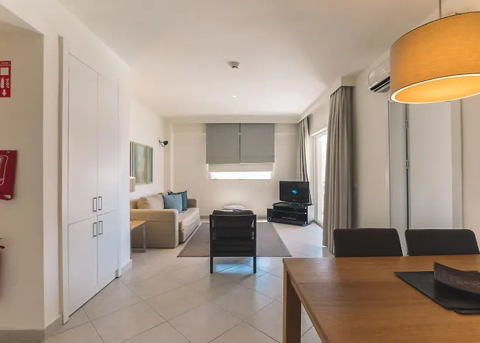 Hotel Wyndham Residences Kusadasi Golf And 5*